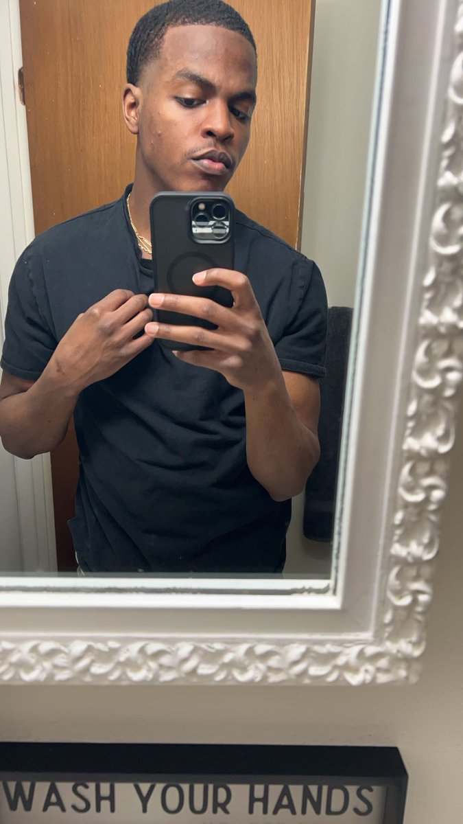 Vonu93q's tweet image. Lowkey #freshcut #stl #dmme