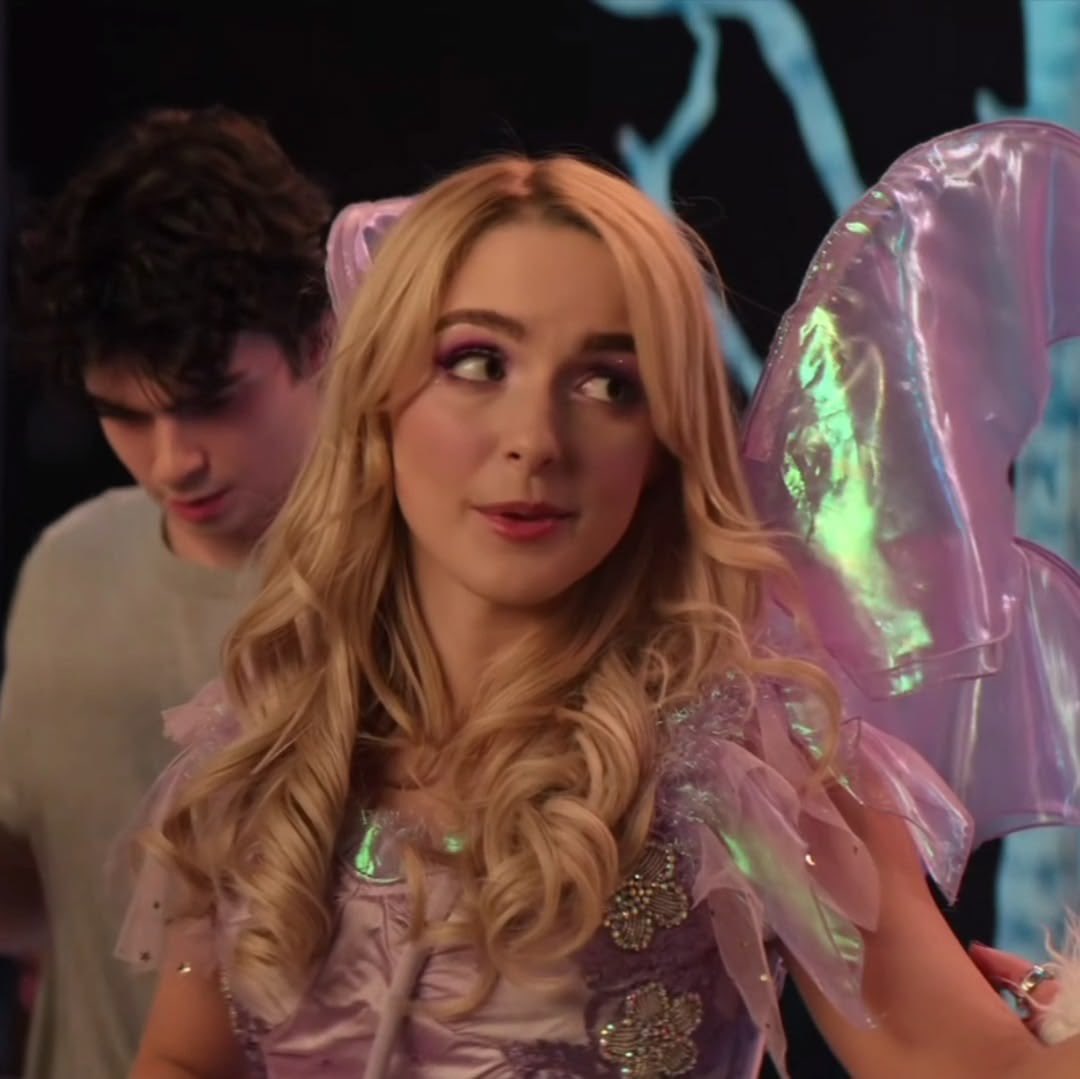 daily mckenna grace ᢉ𐭩 tweet media