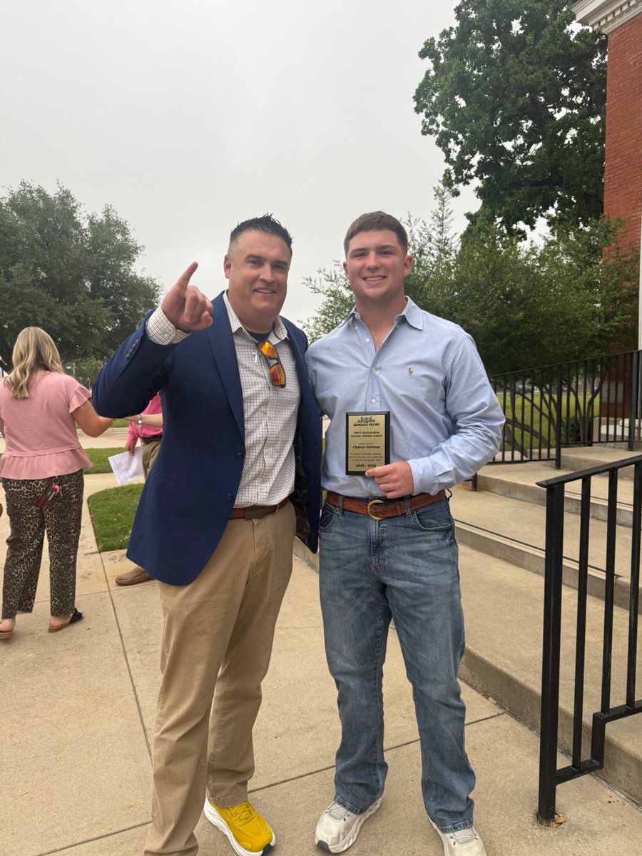 CoachGipson11's tweet photo. @ChanceHehman was named @HPUTX Male Scholar Athlete of the Year today on Chapel - A Team Captain, Iron Time Leader, 4.0 GPA, 1st Team All Conference Team, and leader in the college ministry at Coggin Ave - 1st class on and off the field! Very proud!

#StingEm
#TearOffTheRoof https://t.co/skJQIS44T3
