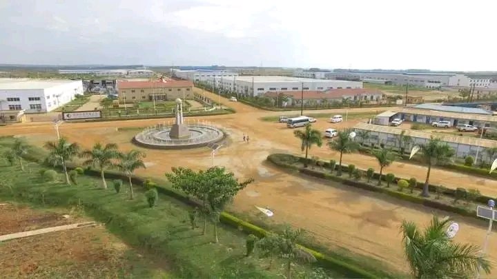 rwenzori_'s tweet photo. Mbale Industrial Park has more than 100 factories. When fully operational, it will have 150 factories.
The factories employ 11,000+ people and at full capacity it will employ 20,000+. Mbale is slowly turning into an economic hub of uganda.

Let me see someone from Mbale! https://t.co/FOMAOBgXBB
