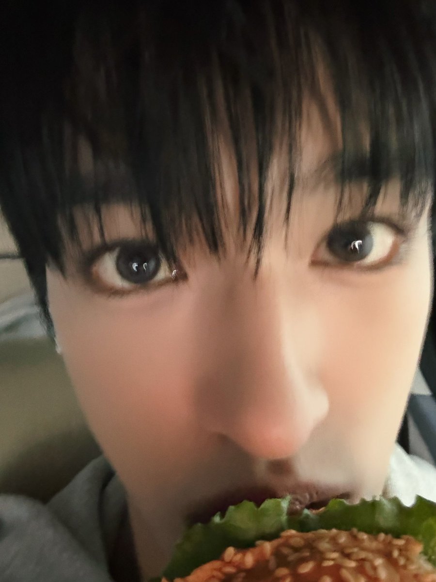 7exzbbl's tweet photo. 🫧🦌 260430 https://t.co/nlBzNUQWwp