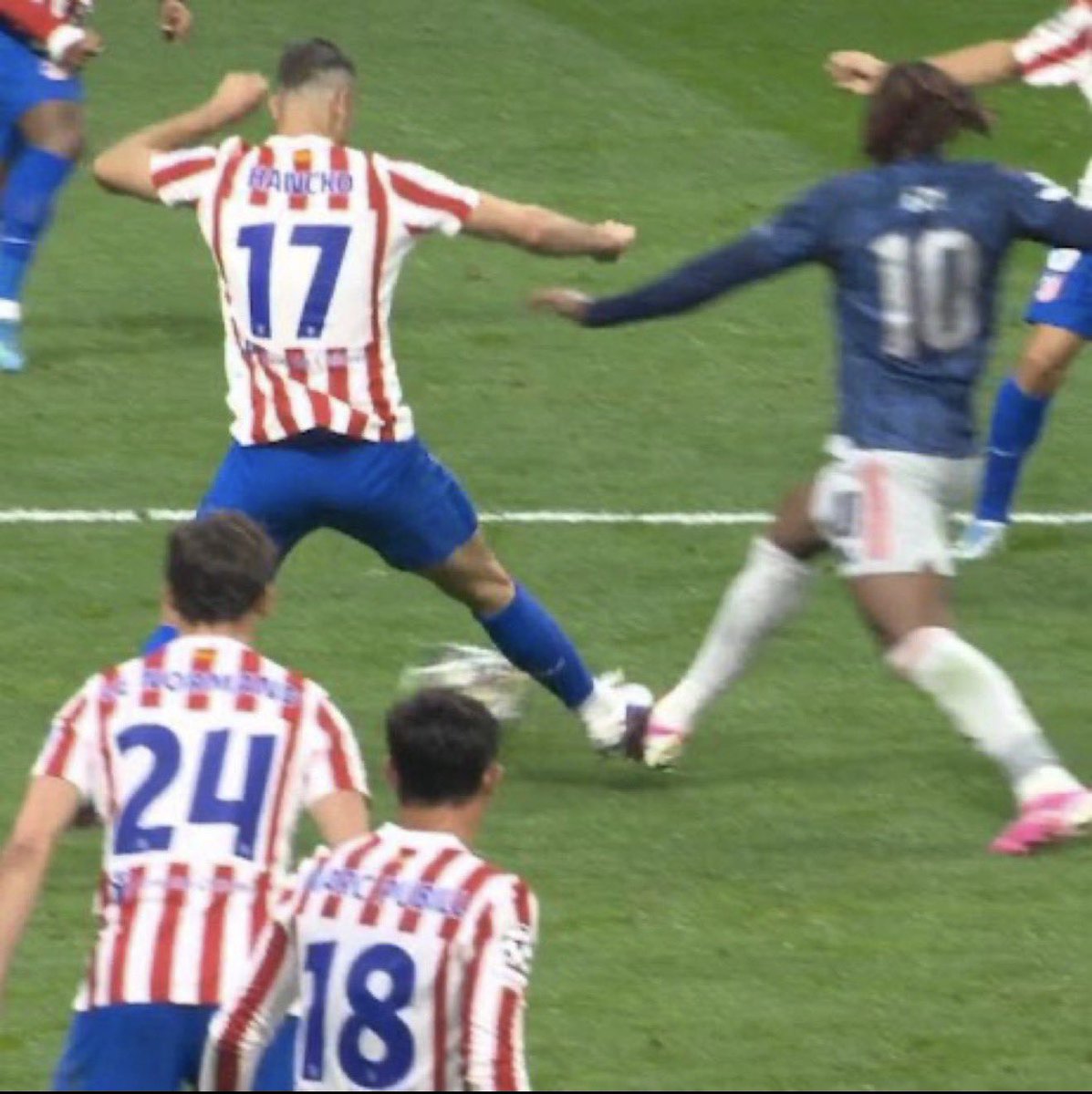 pwettyholarmi tweet media