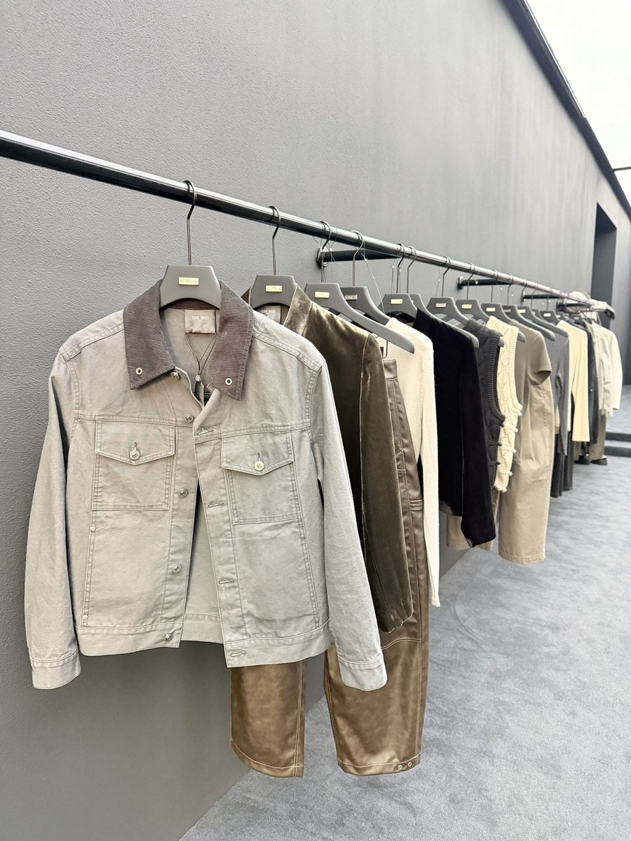 TongzTongz_'s tweet image. ยังรับได้อีกเรื่อยๆค่ามาให้ได้ตลอด ใครอยากดูของจริงเพิ่มเติมตัวไหน DM มาสอบถามได้ค่า🤎🖤 คหสต.จากที่เห็นหน้างานคอลนี้ไม่ต้องเผื่อไซส์หรือลดไซส์เลย ปกติสุดแล้ว 5555555 

#TEAMWANGdesign
#TWD #COOKIES #RESET