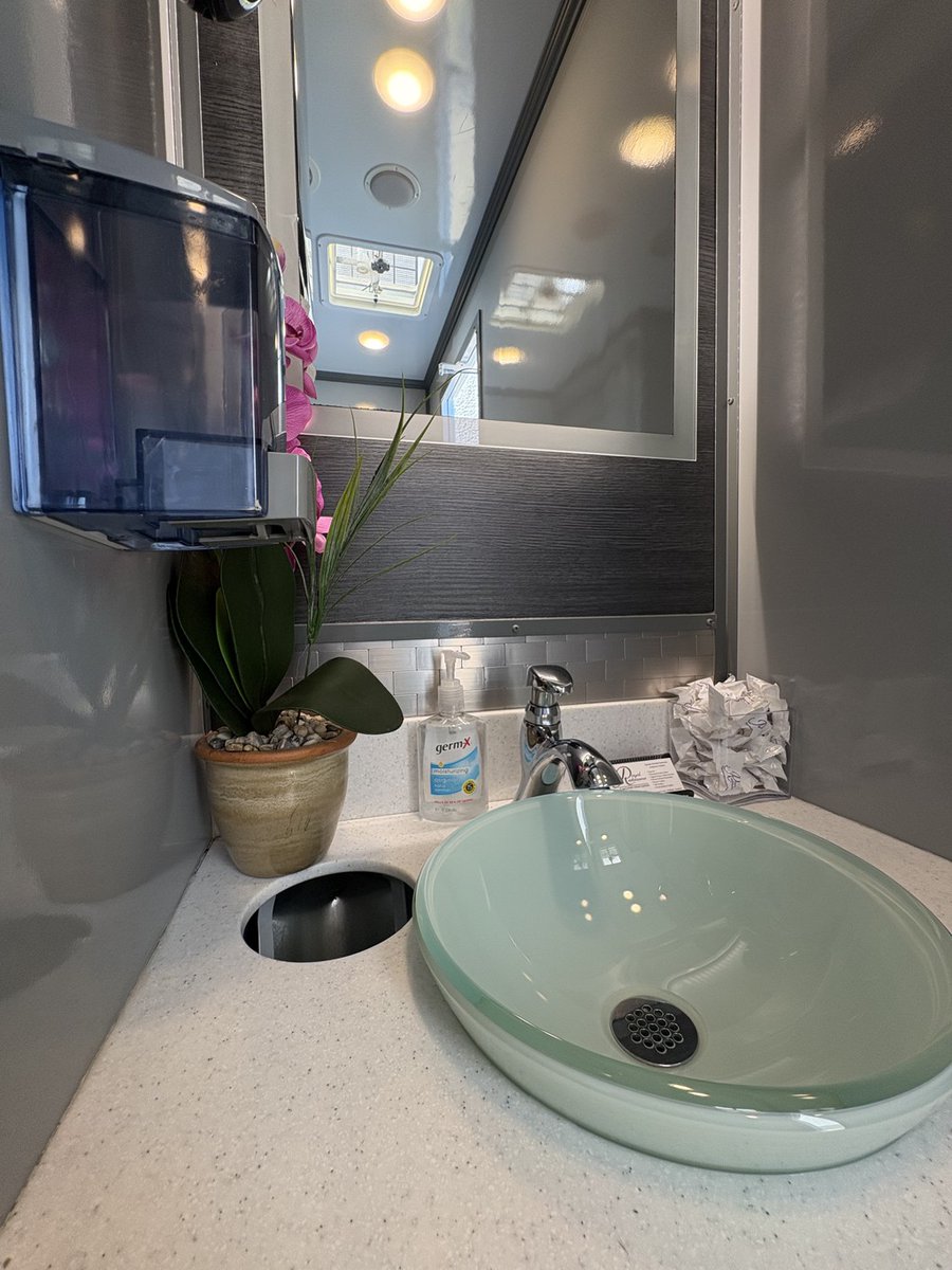 RoyalRestroomCA's tweet image. Fans attending Stagecoach Festival 2026 can expect a weekend packed with entertainment, community, and nonstop music. Royal Restrooms is here to support your event experience at Stagecoach and Coachella.

Read more 👉 lttr.ai/Aqnpj

#eventplanning