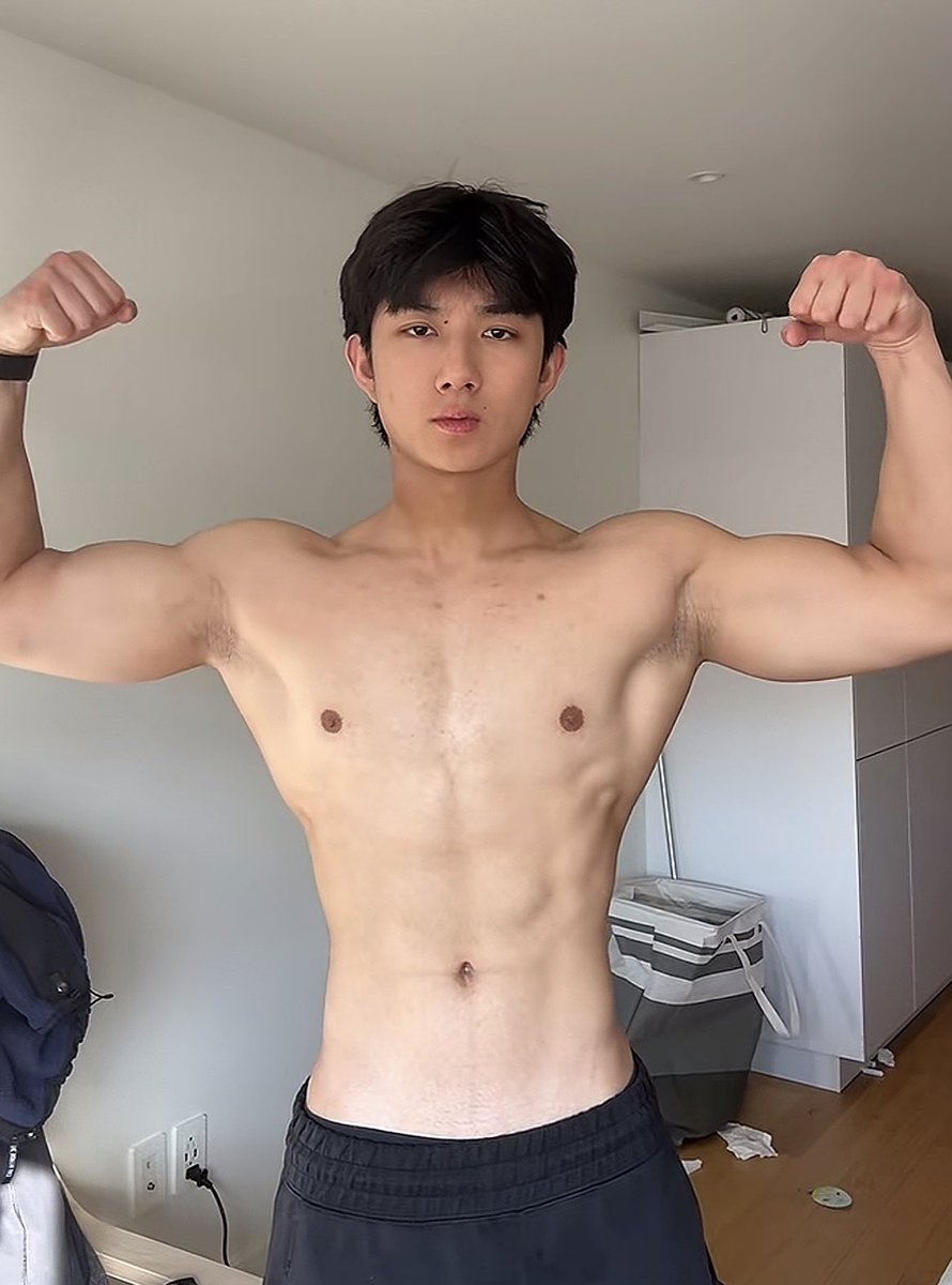 Daily Hot Dudes tweet media