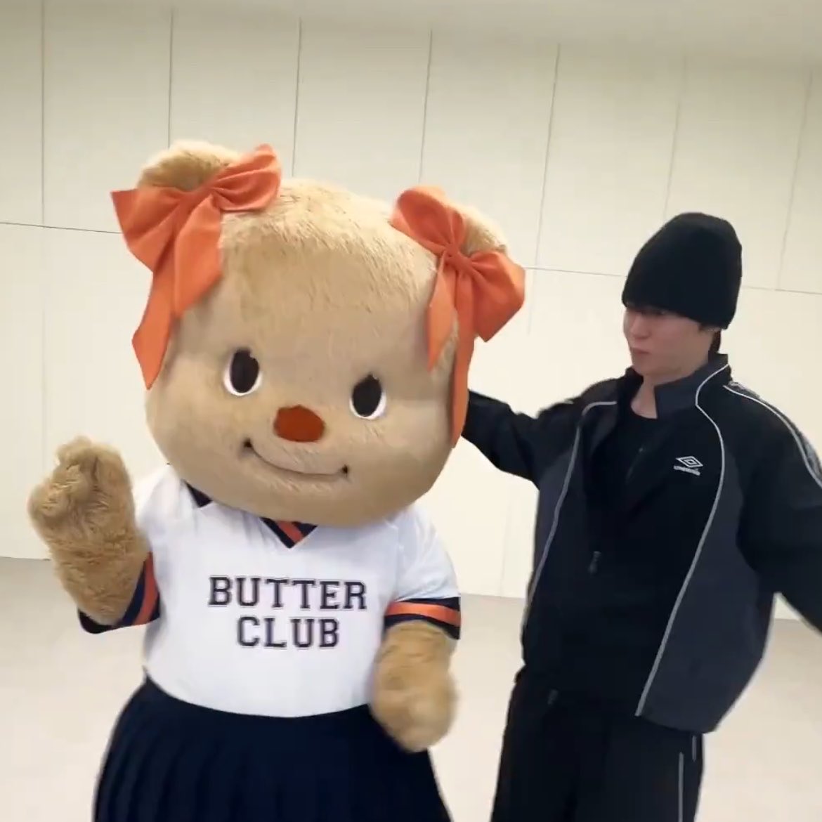 หมีเนยไทยเจอกับหมีเนยเกาหลี ! 🐻🧈♡ จากที่แม่แป๋วแค่วางรูปเทียบเล่น ๆ เพราะน้องอึนซอกน่ารักเหมือนน้องเนย แต่เอนเกจดีมากจนต่อยอดไปถึงการที่เด็ก ๆ ได้มาทำคอนเทนต์ด้วยกัน ฮือ แต่ก็ขอบคุณฝั่งมัมแด๊ดน้องเนยด้วยที่เอ็นดูนุจ้อกแล้วก็แวะมาเล่นด้วย บรรยากาศดีมากเลย 💘⭐️ #butterbear