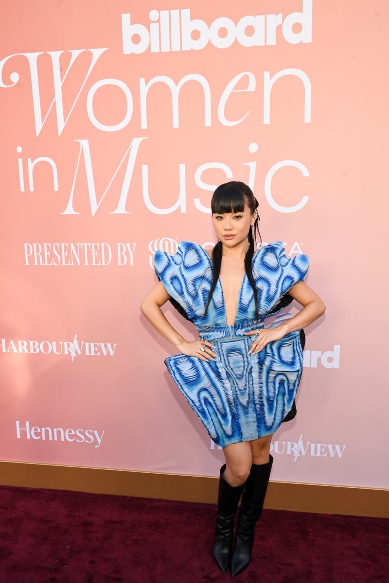 RED CARPETS ARE FUN AGAIN!!