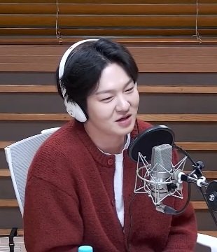 이뽀섭 tweet media