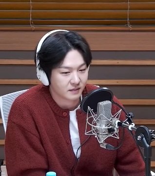 이뽀섭 tweet media