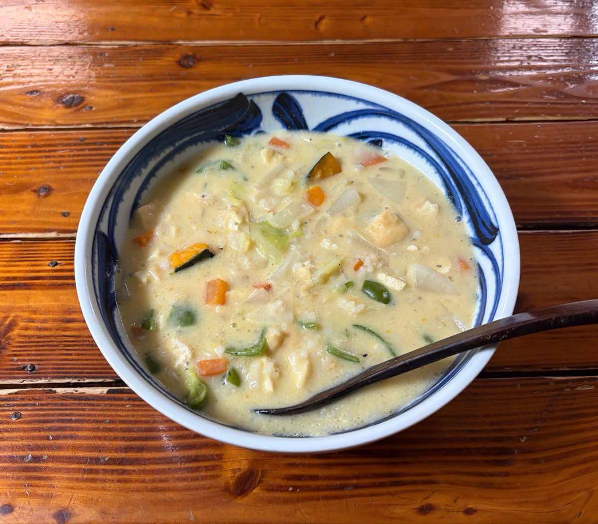 vegelovecat's tweet image. 昼飯はカボチャ入り豆乳おじや
朝飯はポリッジ ソイラテ
大豆のお菓子も食べた
 #vegan #ヴィーガン #保護猫を家族に #保護犬を家族に
午前やる気出ずうだうだ スヤスヤ眠るみなさんを眺める
この平和な日常がずっとずっと続きますように🙏