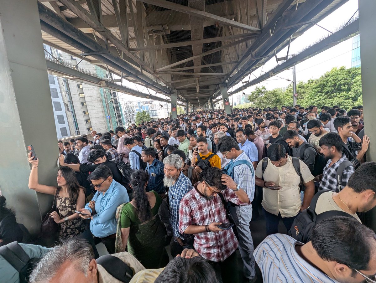 MotorMouth786's tweet photo. @richapintoi Situation is moving from bad to worse. This is ghatkopar at 10:30AM https://t.co/HnZUe8PBvS
