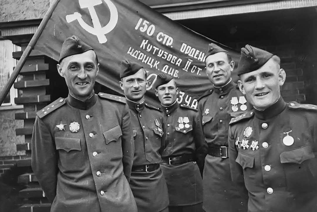 30 aprile 1945 ✊🏼🚩 L'Armata Rossa attacca il Reichstag a Berlino.