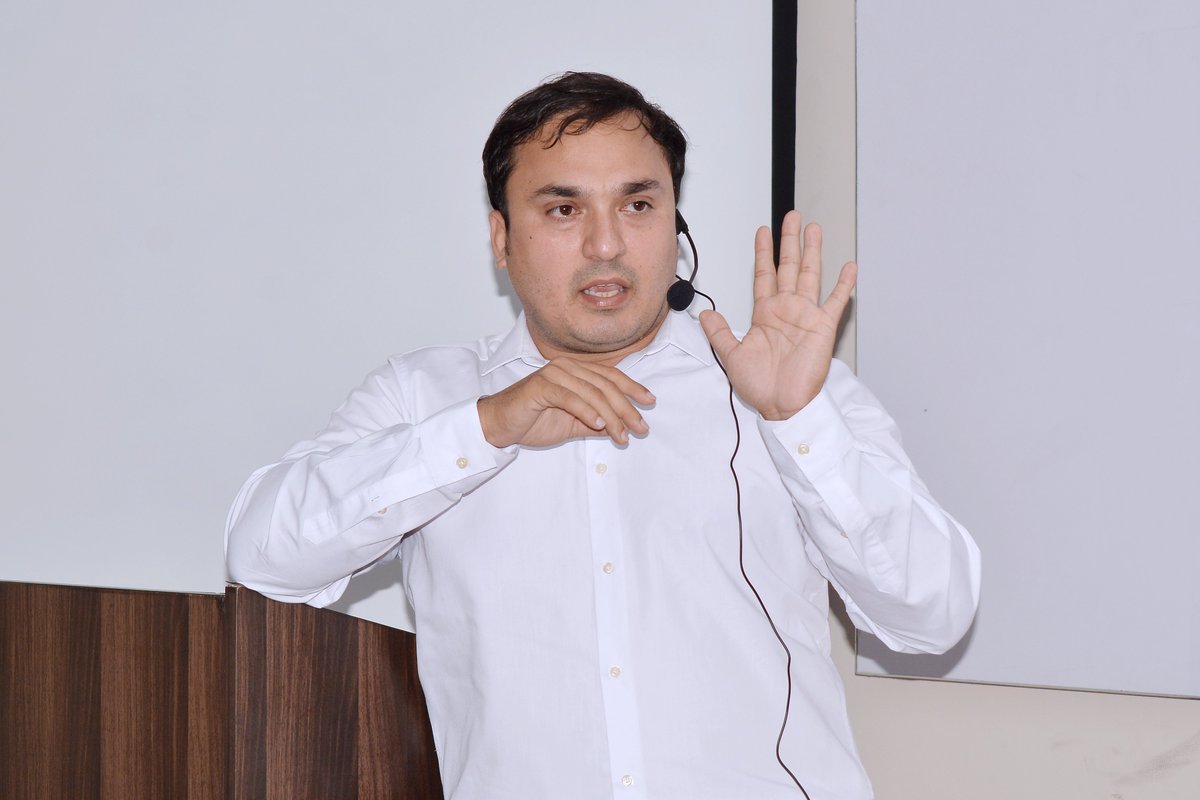 UMT_Alumni's tweet image. Alumni Classroom Session @ UMT
Mr. Salman Talib (CEO, Corio Footwear | MBA’12) shared his inspiring journey, business insights &amp;amp; entrepreneurial lessons with students.A motivating session encouraging innovation, resilience &amp;amp; entrepreneurship  
#UMTAlumni #Entrepreneurship