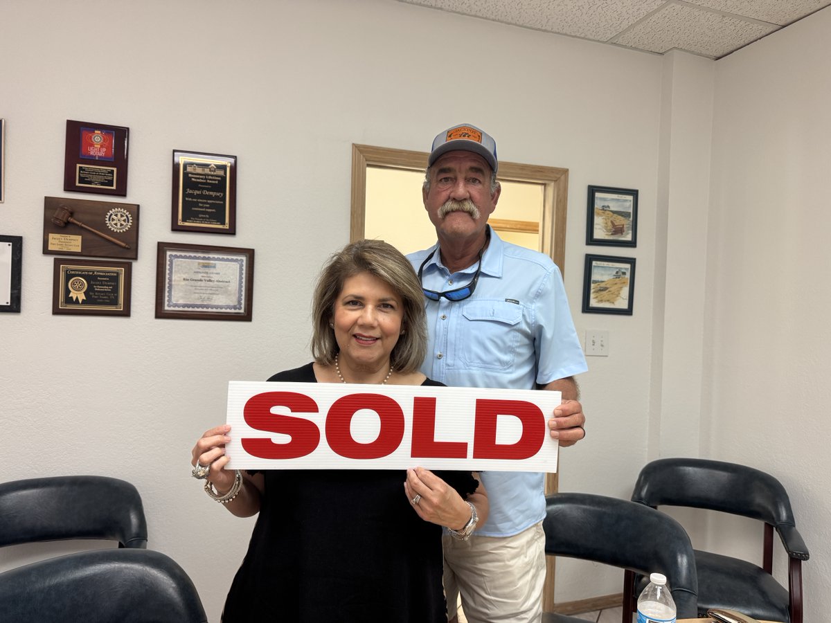 spi_real_estate's tweet image. Happy Sellers!  Thank you for placing your trust in me and in Keller Williams Realty.

#southpadreisland #homeselling #happysellers #kellerwilliams