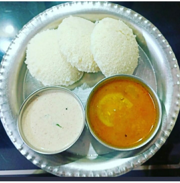 JohnWick0007X's tweet image. Medicine be your food! ... Idli then got dressed in chutney and went in search of 'sam'bar to get sloshed.😍😍😋

#idli #southindianfood #foodie #food #dosa #southindiancuisine #southindianbreakfast