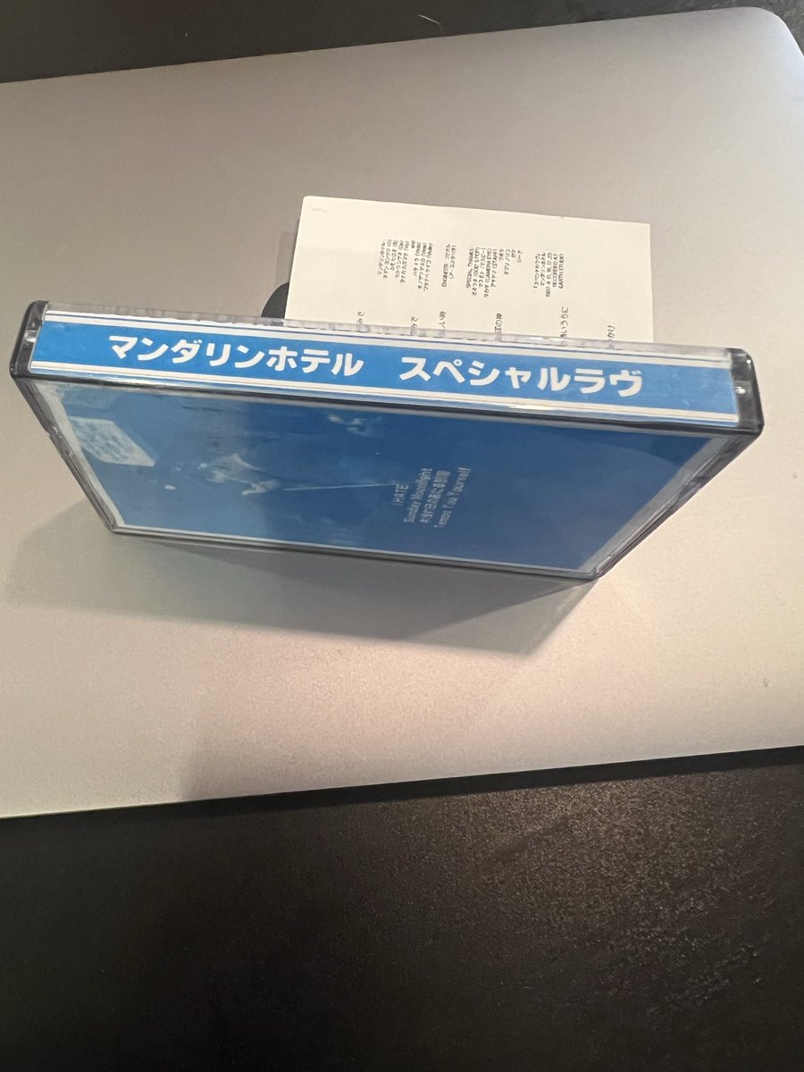 DANSEOFNEUMODE's tweet photo. マンダリンホテルのデモテープも発掘！
ギターはディーパーズのネギシさん、
ドラムはSITHAの時、lloyと良く対バンさせてもらったシゲオさん！
当時ライブも観ましたがカッコ良すぎでした。
#マンダリンホテル
#coaltarofthedeepers
#lloy https://t.co/ejPJBSpUea