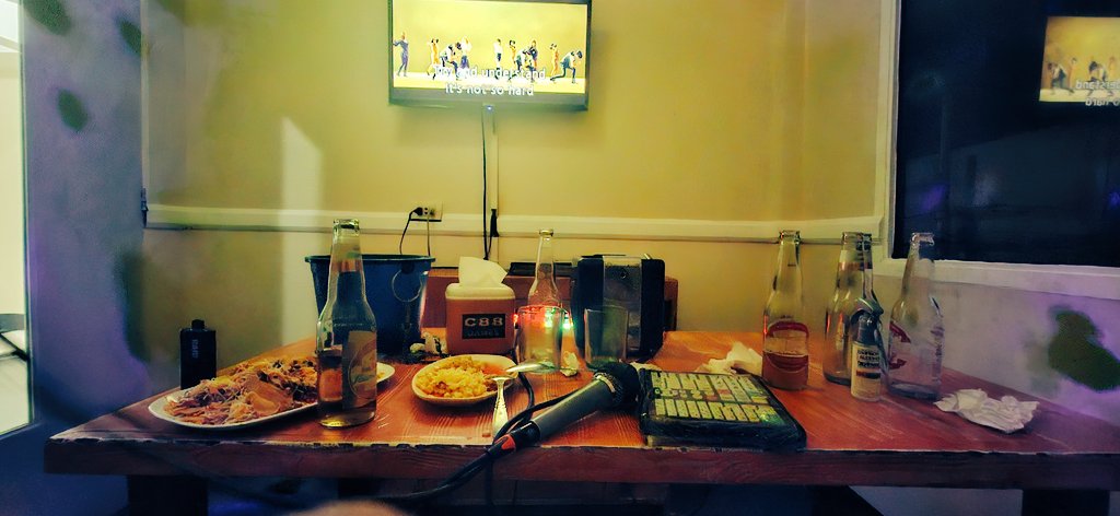 Grebbbbbbbbb's tweet photo. Yung nalibot nyo yung buong CSF and Clark para lang maghanap ng bukas na Cafe ng 2AM.

Ending, nagdecide na lang mag KTV sa Angeles. Thanks sa time mo, J*****e!
(Hirap pala magsinungaling pag totoong tao yung kasama mo hehehe) https://t.co/ynmU3sCnPv