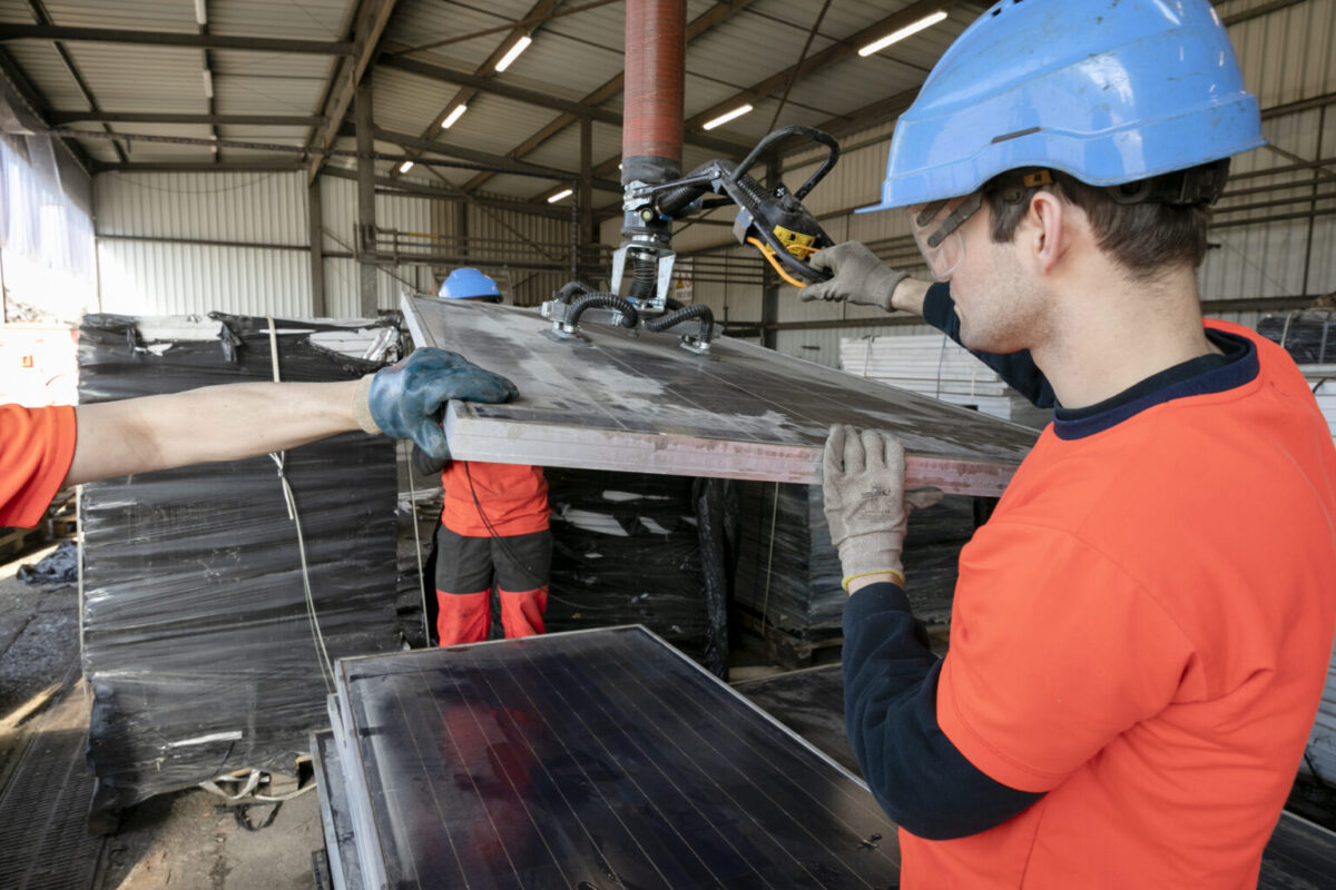 pvmagazine's tweet image. Rosi to build PV module recycling plant in Spain: Rosi has raised more than €20 million in a Series B funding round to scale its photovoltaic module recycling business and build a new 10,000-tonne-per-year… dlvr.it/TSHxlL #Photovoltaics #EnergyStorage #RenewableEnergy