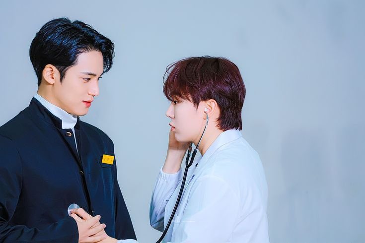 메이 tweet media