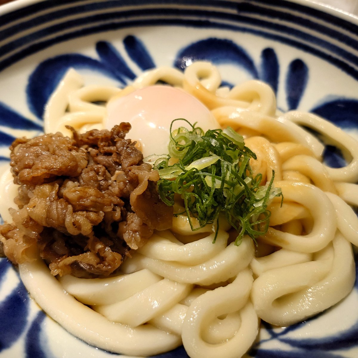 hazel_grouse's tweet photo. 初めての伊勢うどん。
うどんもよかったけど肉が美味すぎた https://t.co/wmJBw4zMRh