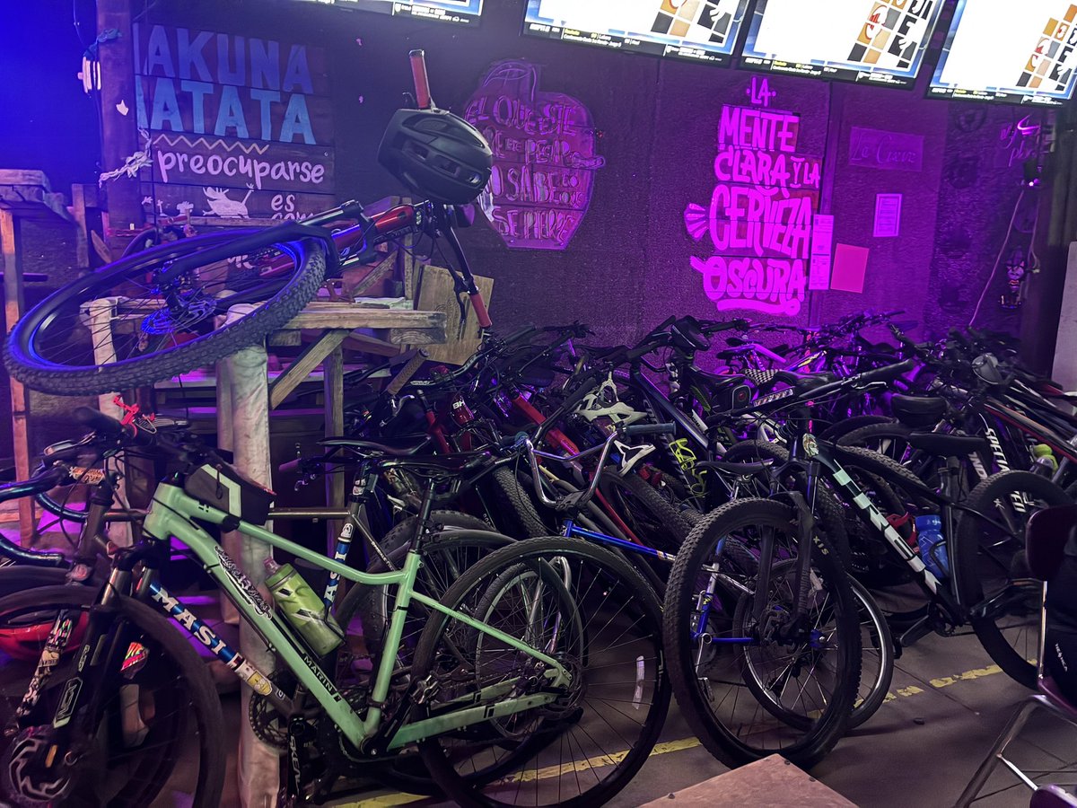 MannAndrea's tweet photo. Noche de 🧠 clara! 🚲 

#bikes #beer https://t.co/68xFCiBljn