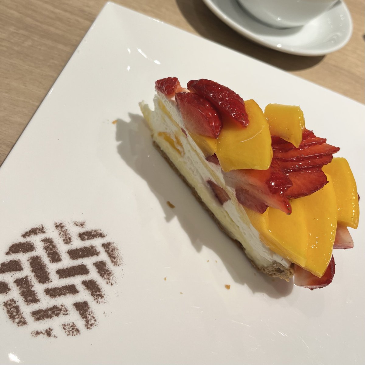 mii050619's tweet image. 久々のSWEETS🍓🥭
#ランチ は
ローストポークとキャベツの
塩だれパスタで春パスタ🍝🥩
ケーキはいちごとマンゴーのケーキ🍰
そして帰りに（笑）テレビで拝見した
#ハーゲンダッツ の期間限定
加賀棒ほうじ茶ラテをー🍨
美味しかった😚✨
#sweets #パスタ #ケーキ