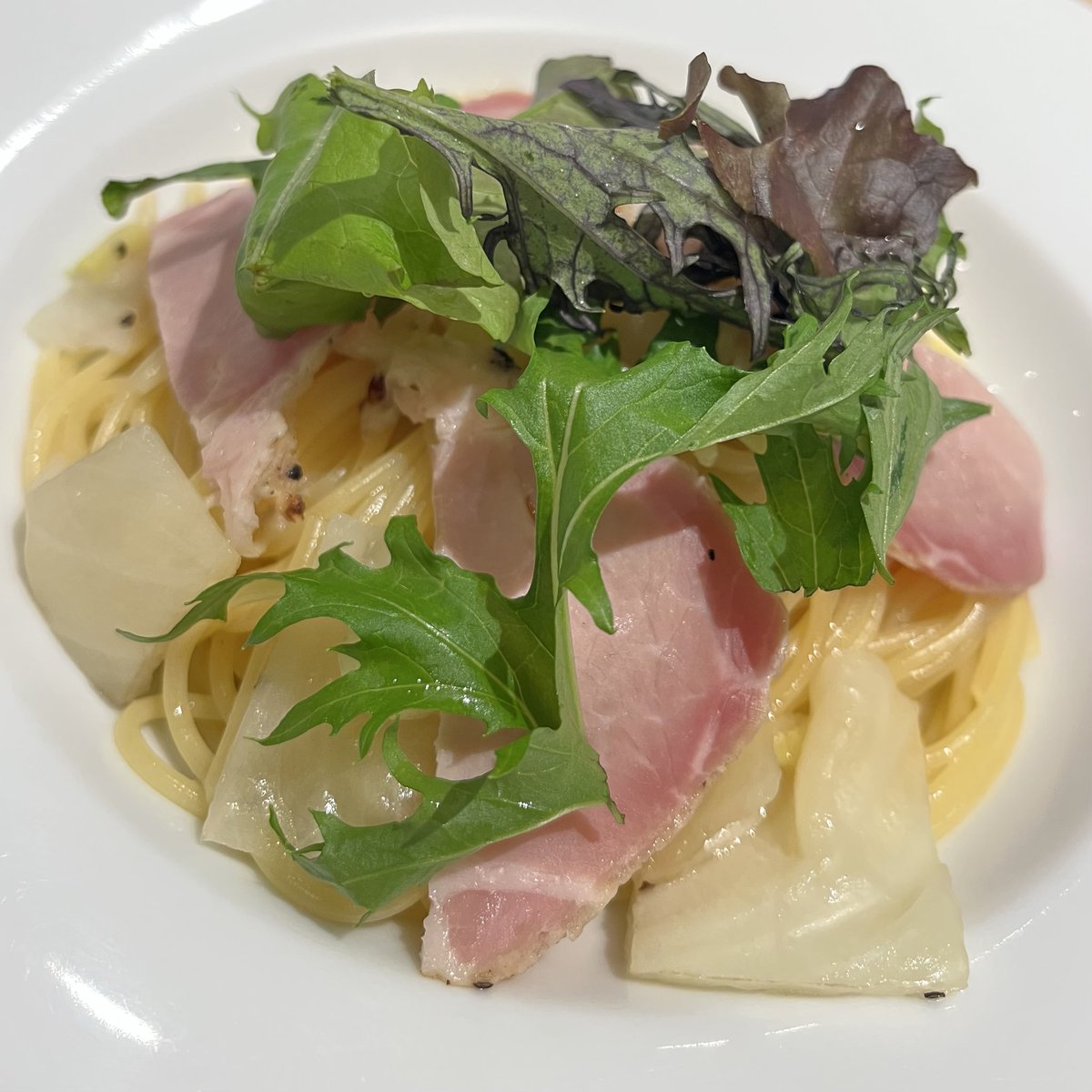 mii050619's tweet image. 久々のSWEETS🍓🥭
#ランチ は
ローストポークとキャベツの
塩だれパスタで春パスタ🍝🥩
ケーキはいちごとマンゴーのケーキ🍰
そして帰りに（笑）テレビで拝見した
#ハーゲンダッツ の期間限定
加賀棒ほうじ茶ラテをー🍨
美味しかった😚✨
#sweets #パスタ #ケーキ