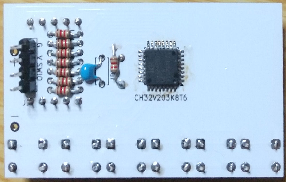 zkLabJIMA's tweet photo. CH32V203版脳トレゲーム
基板が到着しました。表側の見た目は変わりませんが、裏面のマイコンがCH32V203になっています。一部、間違いがあるので、パターンカットして、抵抗を付けています。プログラミングをして動作確認しました。「つくろがや４」に展示予定です。 https://t.co/54E1b4HQms