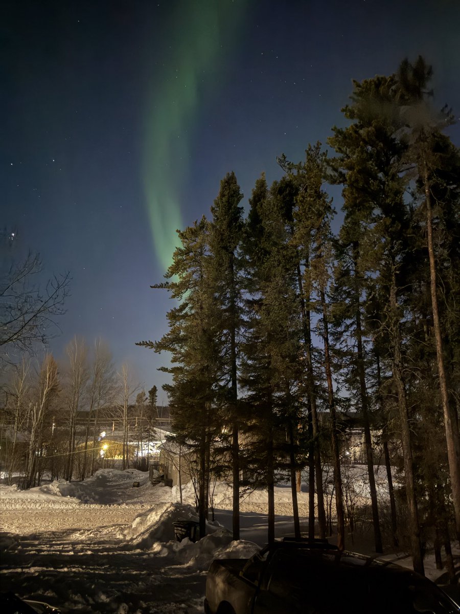 rjayroldan's tweet photo. Happening right now. The #aurora in South Indian Lake, MB. If you are under the 53rd parallel, look up @AuroraNotify https://t.co/vEHHxmXkdq