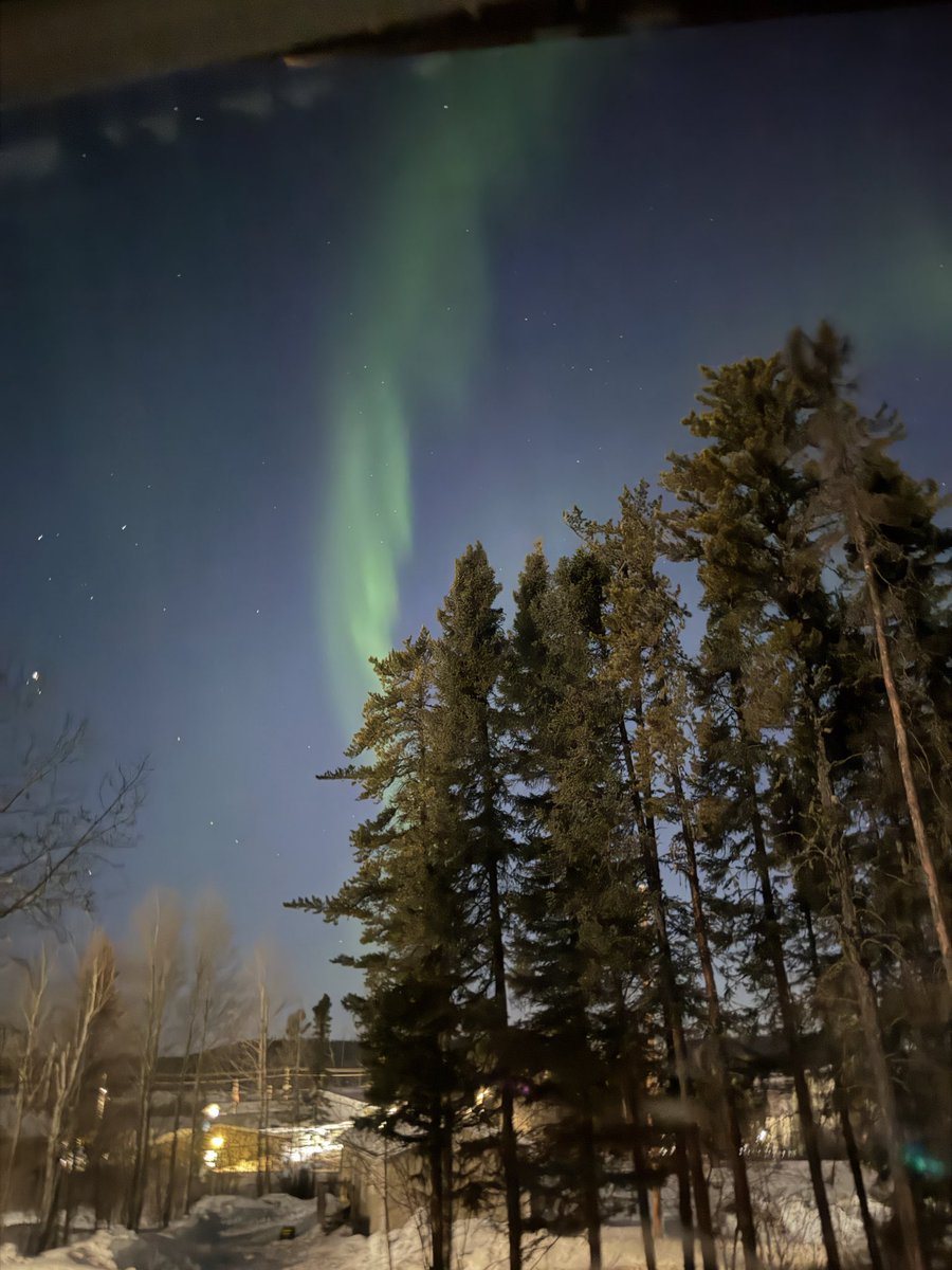 rjayroldan's tweet photo. Happening right now. The #aurora in South Indian Lake, MB. If you are under the 53rd parallel, look up @AuroraNotify https://t.co/vEHHxmXkdq