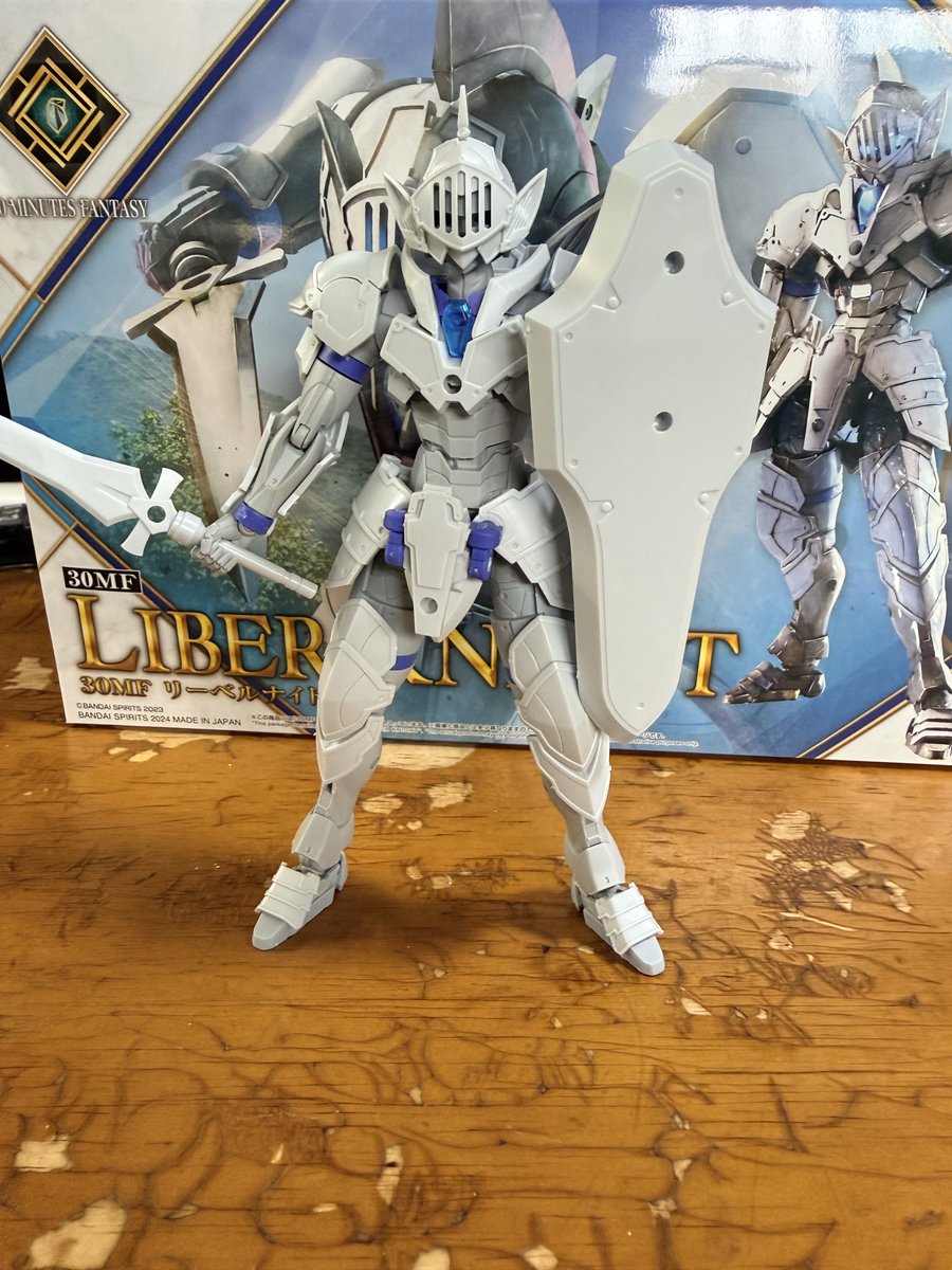 k_o_u_m's tweet photo. 何十年ぶりにプラモデル作っ��！
ただのパチ組だけど、やっぱ今のはカッコよくできてるなぁ。
プラモ楽しいわw https://t.co/XFzGLCBesS