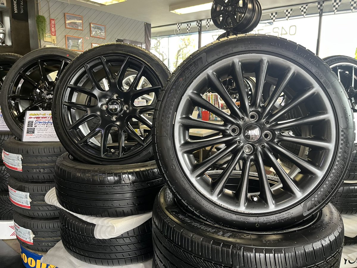 fit7377's tweet image. FIT町田です👨‍🔧

人気のブラックカラー！R系4穴ミニクーパー用2セット入荷しました👀

R系ミニクーパーはもちろんヴィッツやフィットなど国産流用も楽しめます🛞

試着、ホイール買取も大歓迎！

詳細はコチラ⤵⤵👀

fit-mini.com

#ミニクーパー #r56 #17インチ #ホイール買取