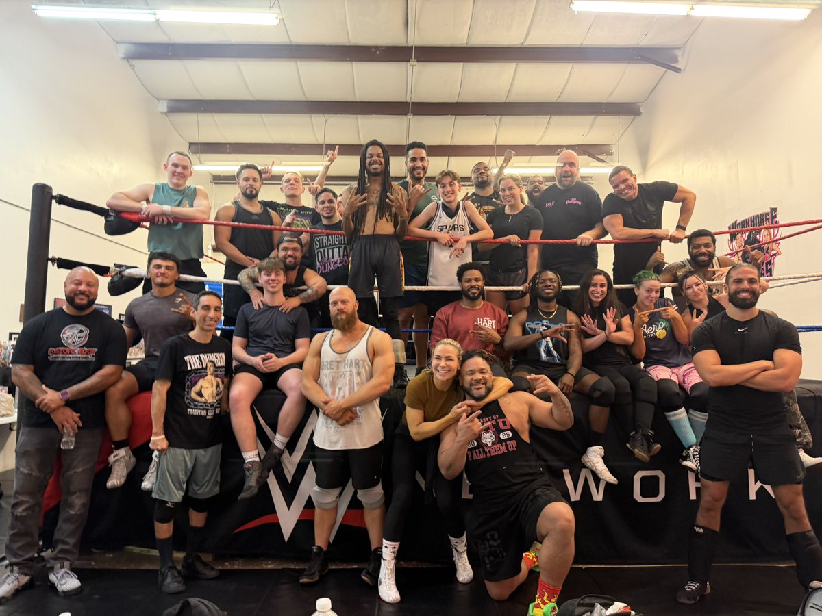Real_Gastineau's tweet image. It's always so cool to hear everyone supporting one another throughout the whole session, like no one letting anyone falter, This art form is life,My life...Their lives! That Warehouse we share every Wednesday night is Magic! #Dungeon