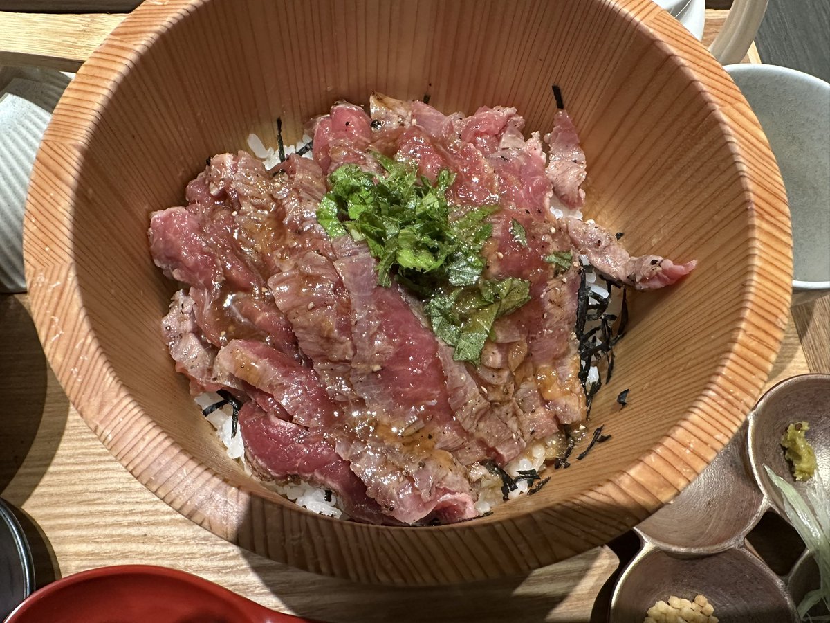 esedition's tweet photo. ～Sin's photograph～

おはこんばんにちわ～シンです😊
昨日は馬肉のひつまぶし食べて来ました☝️
柔らかくて最高でした😋
お腹いっぱい大満足💯
次は和牛ステーキのひつまぶし食べてみよ😆
今日も皆さんに笑顔咲き誇りますよう🙏🌸
 #ヒノ国熊本
 #サクラマチ
 #CHASENCAFE https://t.co/4I3Rjsjc30