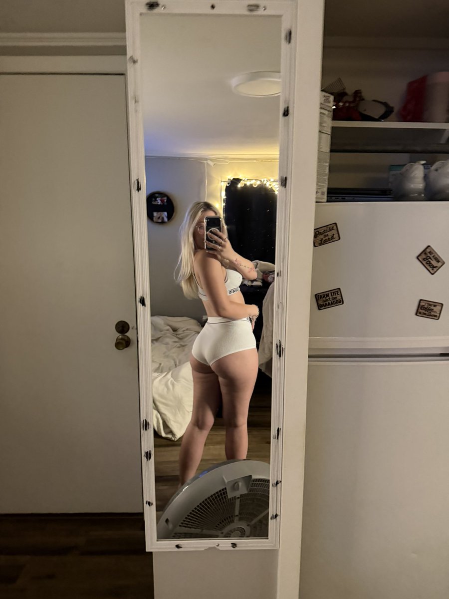 therealbre011's tweet photo. HMU to buy payments first !!! I sell anything and everything https://t.co/PQcyAlmQF8