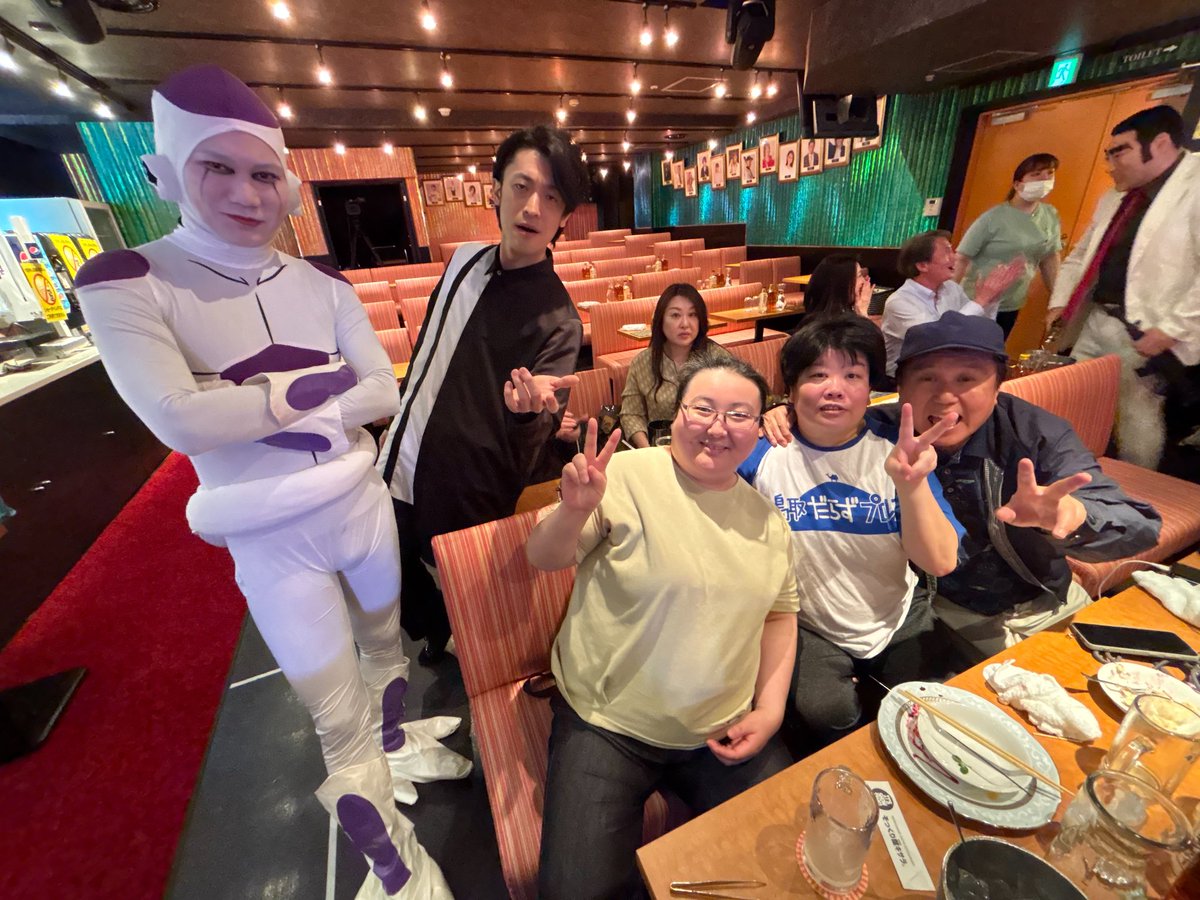 aki04060904's tweet photo. 友達と最高に笑った誕生日🎂
事前に伝えればお店独自のバースデー演出(キサラ流のお祝い)をしてくれる
#セニョール玉置
#アンドーひであき
#HIWA
#古賀シュウ
#おーちゃん
#相葉ノリノリ
#みよこ
#ジョーク東郷
#小石田純一(MC)
#Birthda
#思い出
#そっくり館キサラ
#時差投稿 https://t.co/ogmQieSbTC