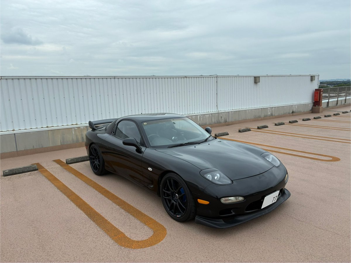 ha__chiii's tweet photo. 私事ですが、RX-7を契約し納車しました。
丁度10年前に初めて購入した愛車がRX-7で、
あの頃に戻りたいという思いで契約しました🫣
当時の憧れであったGReddy TD06シングルタービン搭載で、兵器的な加速を体験できました。 https://t.co/iNWdIxYRP0