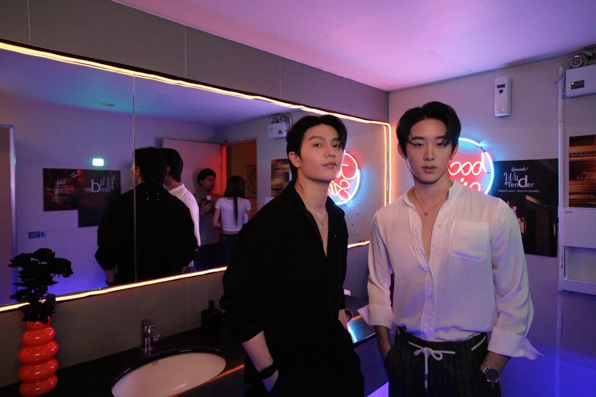 ดีนมอธจะออกจากผับตอนไหนคะ

#WilliamEst
#YouManiacSeriesQ10 
#YouManiacSeries