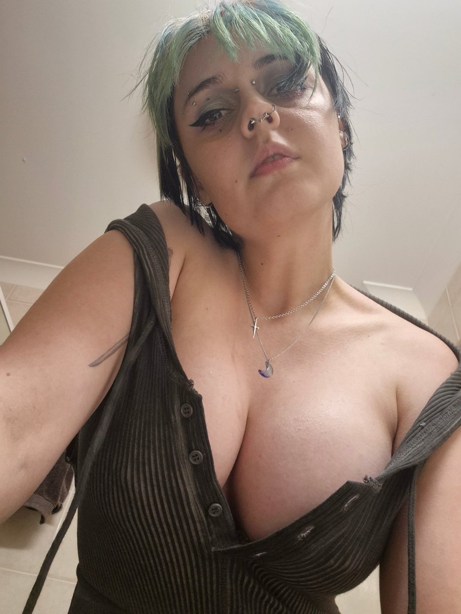 ari tweet media