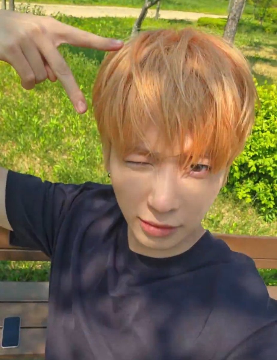 자연광 오렌지 태현.....🧡🧡🧡🧡🧡