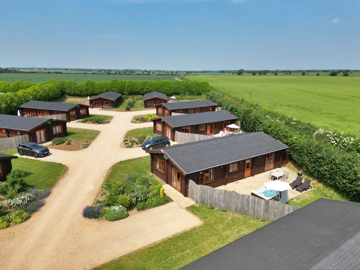 scateringcouk's tweet image. All ground floor. Two bedrooms: 1 x king-size double with en-suite shower, sauna, basin and WC, 1 x twin.

🛁 Hot tub
📍 Greetham, Rutland

selfcatering.co.uk/england/rutlan…

#Greetham #Rutland #HotTub #HolidayCottage #SelfCatering