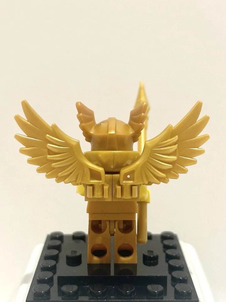 infinitybricks8's tweet image. Soaring through the clouds in golden armor. The Flying Warrior is the ultimate champion of the skies 🦅

#LEGO #LEGOminifigures #LEGOcollection #LEGOcommunity #LEGOaddictAFOL #LEGOreseller #LEGOforsale #LEGOFlyingWarrior #GoldArmor #CMF15 #LEGOFantasy #SkyWarrior #MythicalHeroes