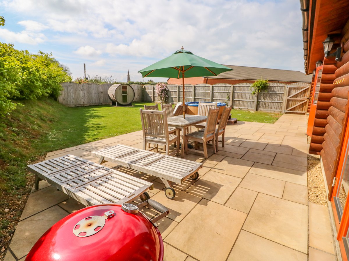 scateringcouk's tweet image. This log-cabin situates itself near the rural village of Greetham and can sleep four people in two bedrooms.

🛁 Hot tub
📍 Greetham, Rutland

selfcatering.co.uk/england/rutlan…

#Greetham #Rutland #HotTub #HolidayCottage #SelfCatering