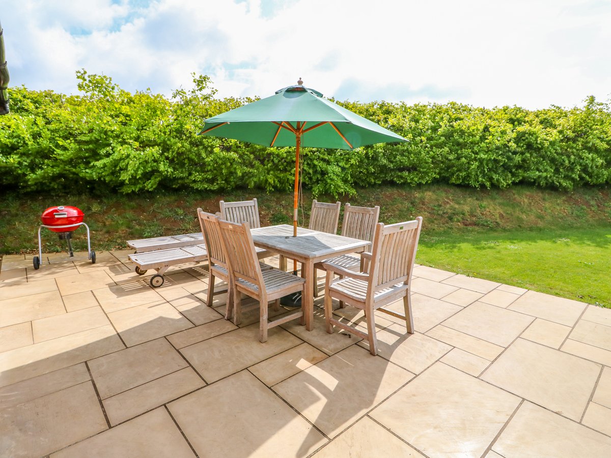 scateringcouk's tweet image. This log-cabin situates itself near the rural village of Greetham and can sleep four people in two bedrooms.

🛁 Hot tub
📍 Greetham, Rutland

selfcatering.co.uk/england/rutlan…

#Greetham #Rutland #HotTub #HolidayCottage #SelfCatering