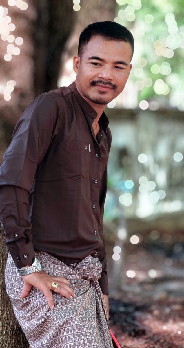 သူရိန် tweet media