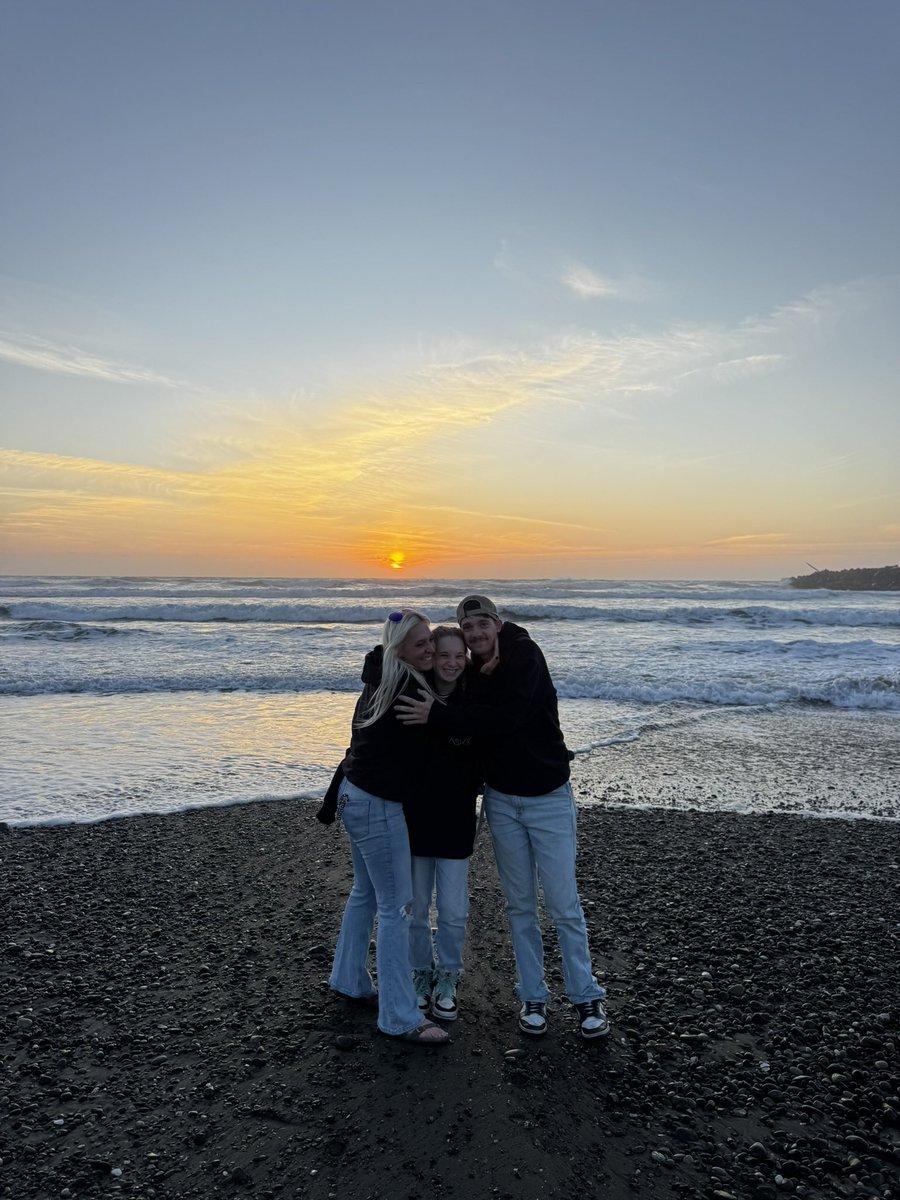 Right Side Rebel tweet media