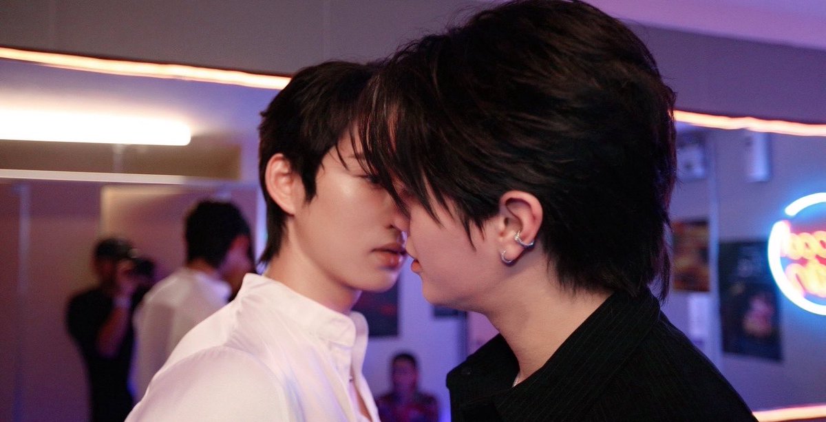 𝑽𝒂𝒍🍓 tweet media