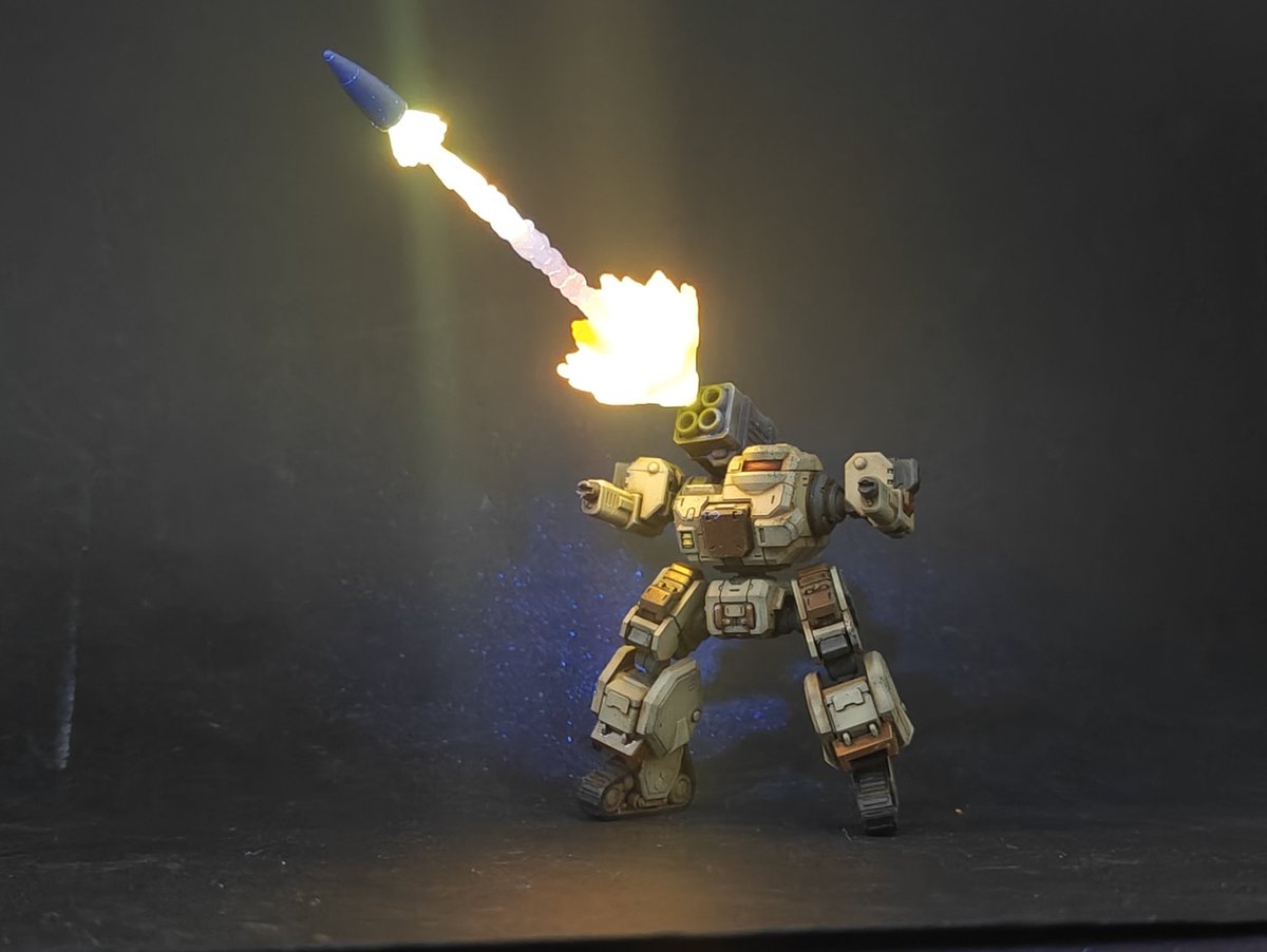 SeanSuchanya's tweet image. Had some fun with more 30mm effect parts, fluorescent paint and a UV torch. Missile is too big so I might make custom parts Iin the future. #mech #mecha #robot #eisenfront