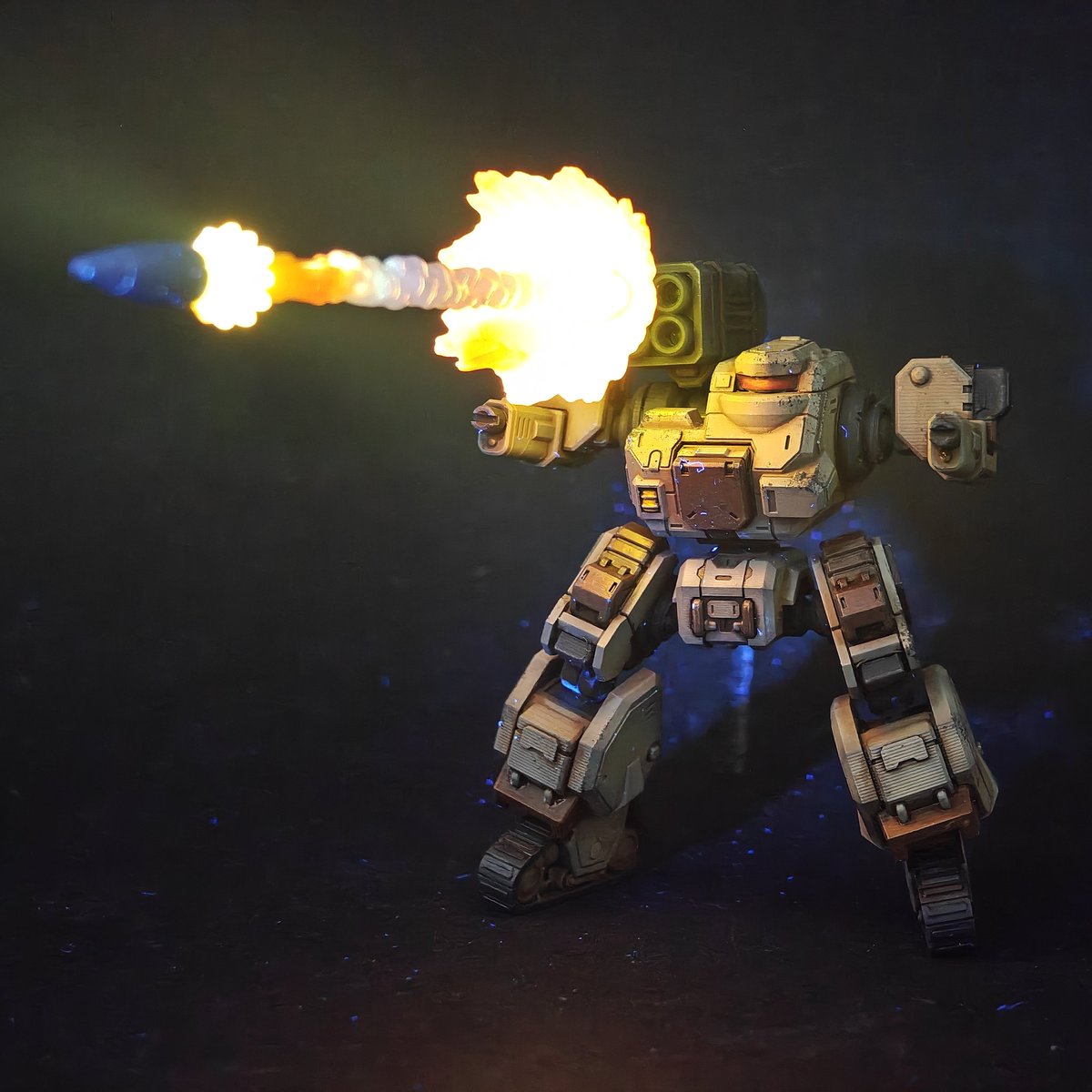SeanSuchanya's tweet image. Had some fun with more 30mm effect parts, fluorescent paint and a UV torch. Missile is too big so I might make custom parts Iin the future. #mech #mecha #robot #eisenfront
