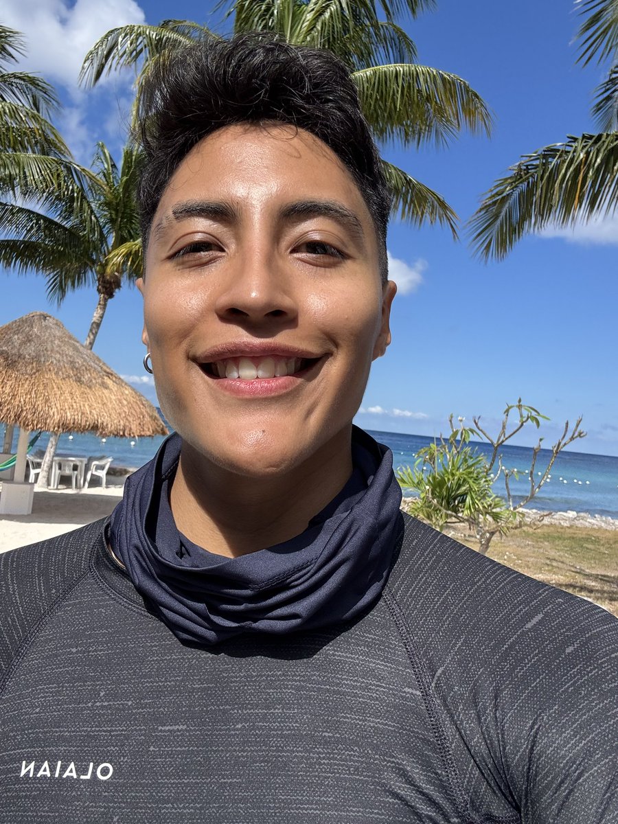 Adrián tweet media
